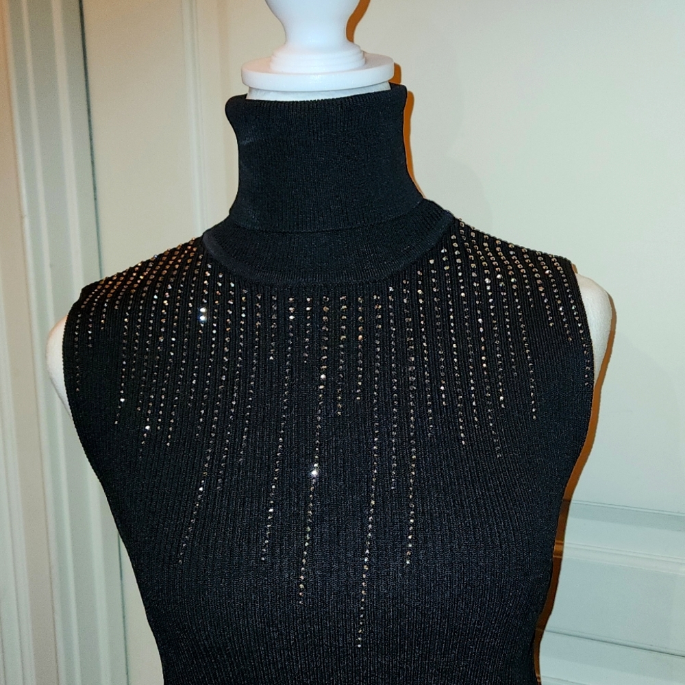 Versona NWT black medium sleeveless top